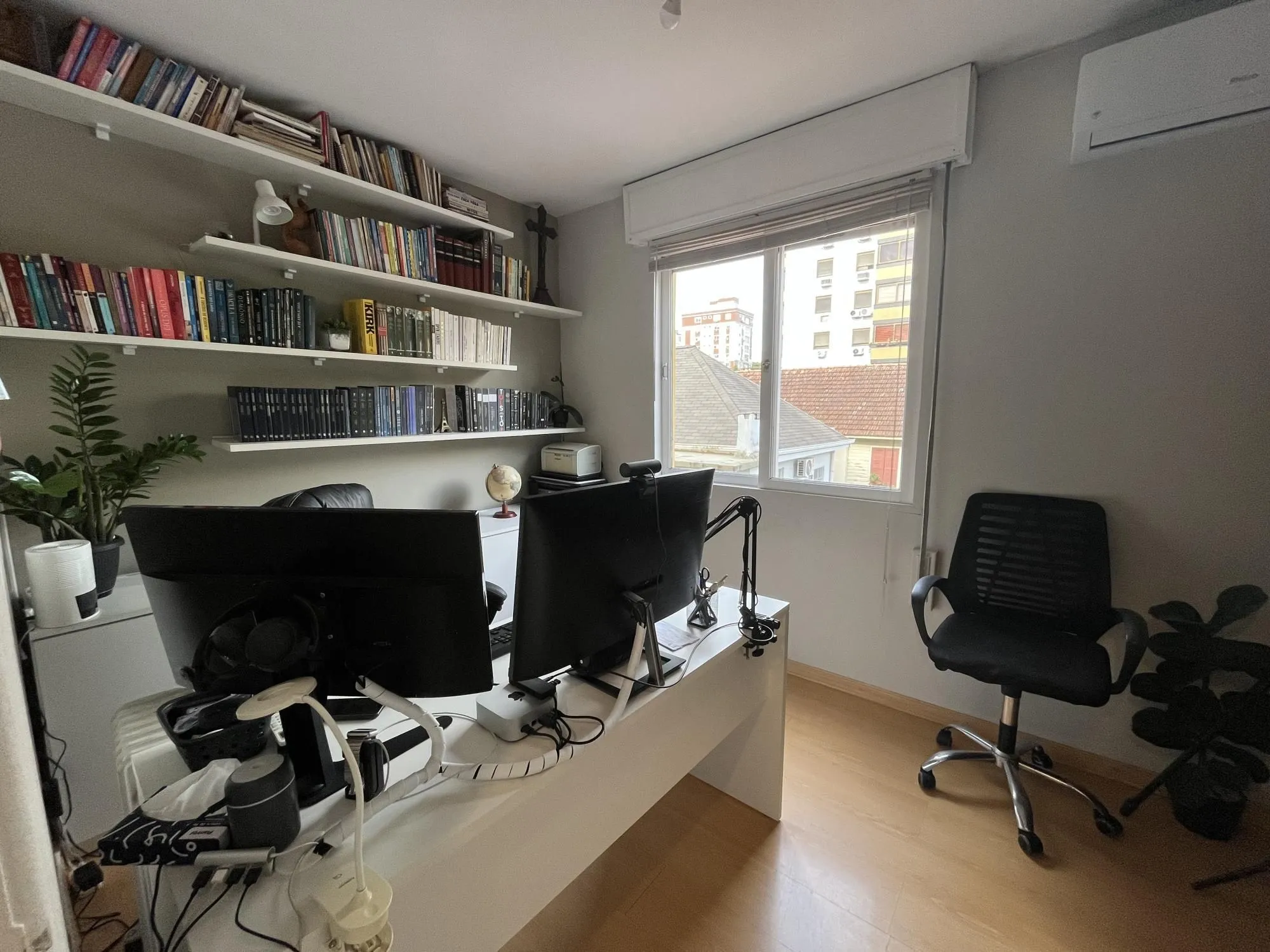 Imagem Apartamento com 02 quartos no Bairro Passo da Areia, Porto Alegre
