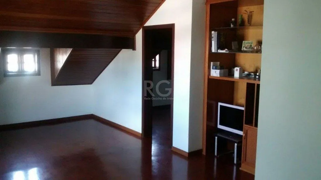 Imagem Casa para Venda - 316m², 3 dormitórios, sendo 1 suites, 2 vagas - Cavalhada