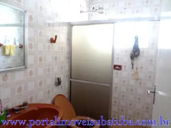 Imagem AT: 480m2 - AC: Aprox: 200 m2 - Esquina - 600 mts da Praia.