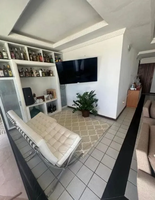 Imagem Cobertura linear de 172 m² em frente à Praia de Intermares
