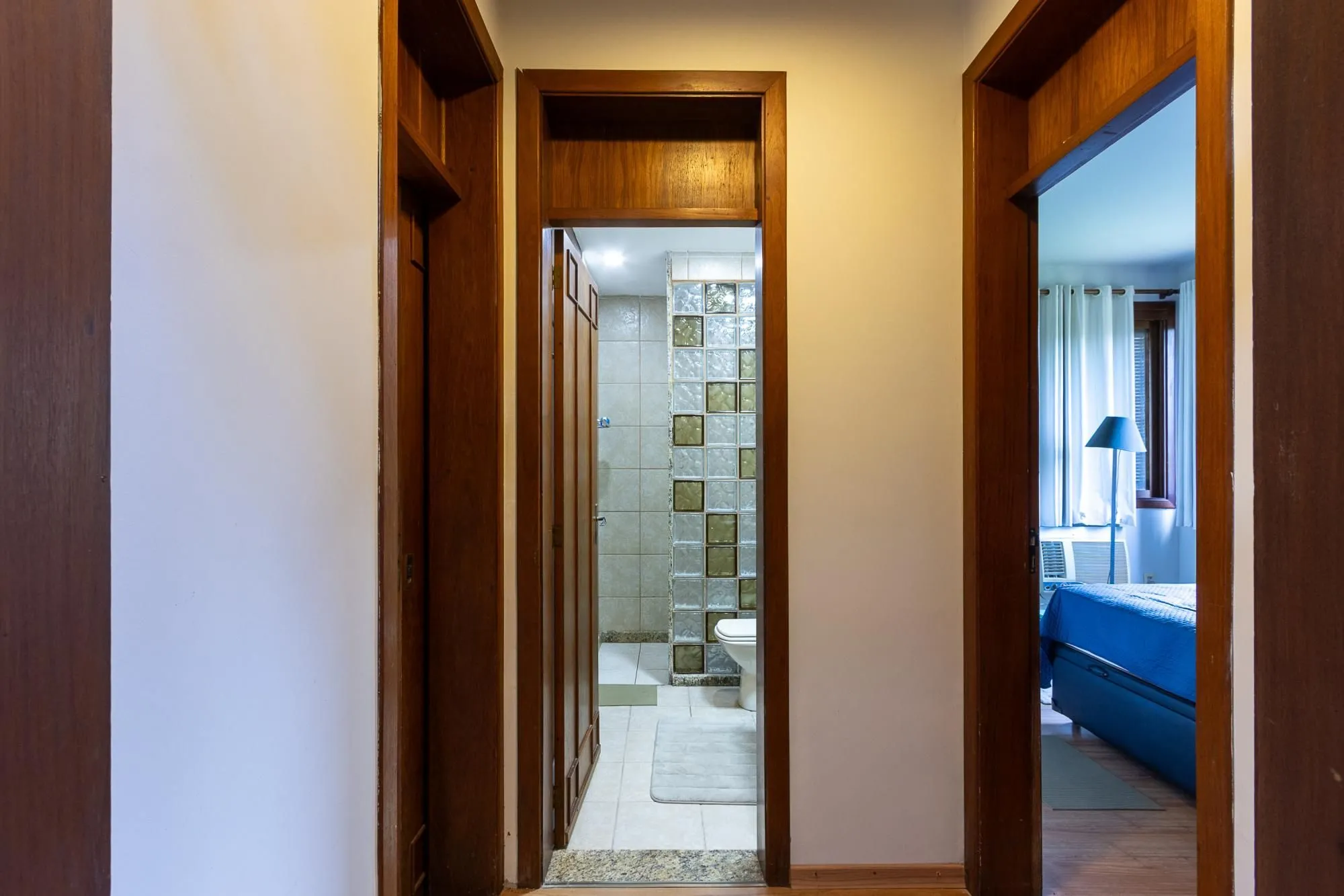 Imagem Casa em condomínio á venda com 6 dormitórios em Porto Alegre