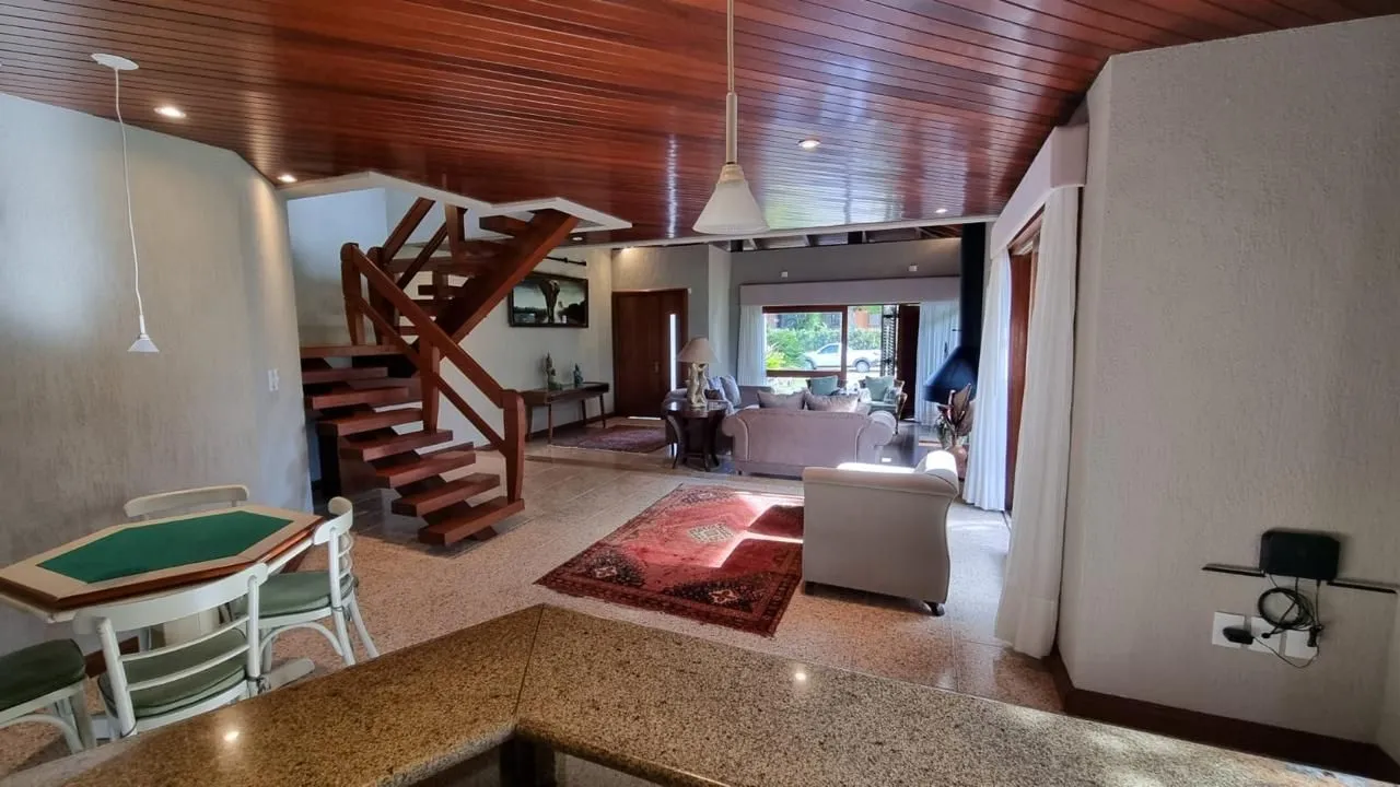 Imagem Casa em XANGRI-LÁ com 5 dorm. 3 suítes, piscina aquecida e 471 m², 400 m. mar.