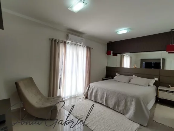 Imagem Casa de luxo em condomínio exclusivo em Vinhedo-SP: 3 quartos, 3 suítes, 3 salas, 6 banheiros, 5 vagas, 408 m². Venha conferir!