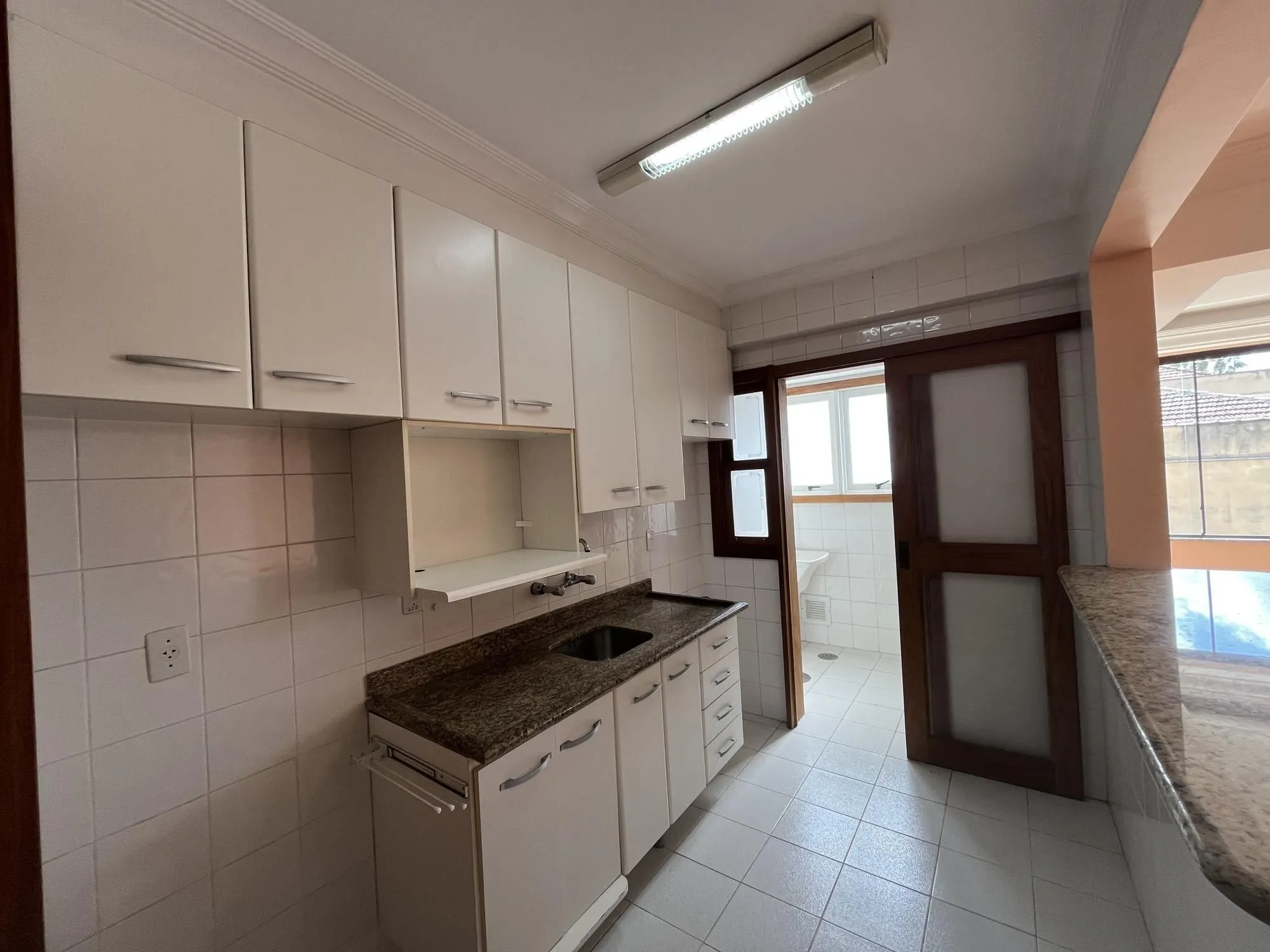 Imagem Apartamento de dois quartos, suíte e uma vaga de garagem no bairro Menino Deus