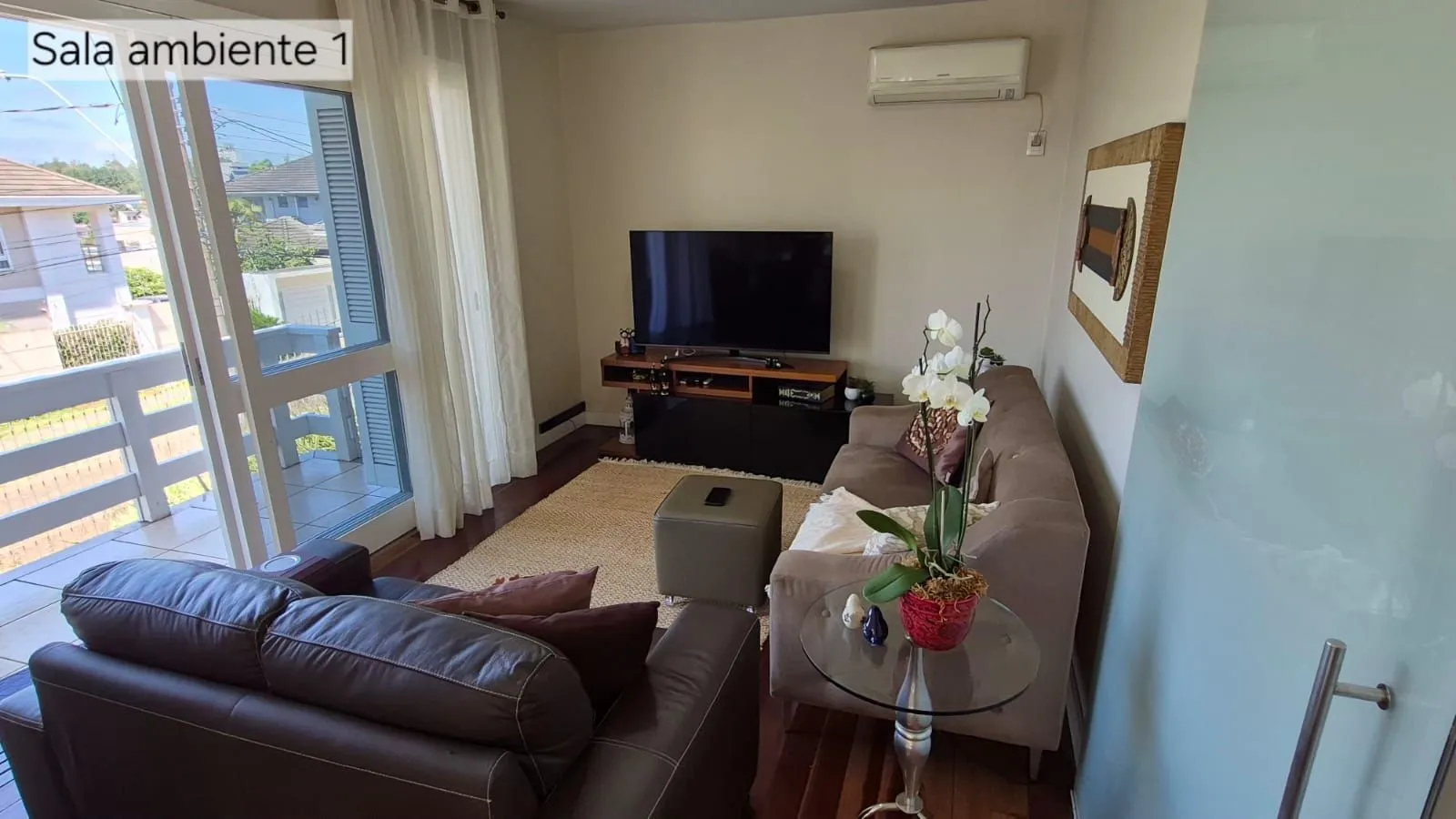 Imagem Excelente casa de 4 dormitórios, 1 suíte e 2 vagas em Novo Hamburgo.