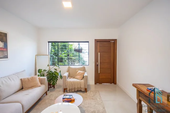 Imagem Sobrado lindo a venda 03 quartos c/suíte, 02 vagas no Campo Comprido em Curitiba PR