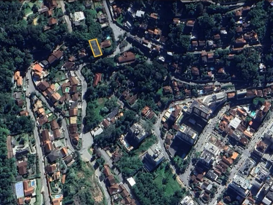 Imagem Terreno de 450m em localização central em bairro residencial