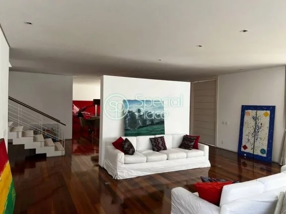 Imagem Casa com 850m² de área construída num terreno de 1.125m², Com projeto arquitetônico de João Ar...