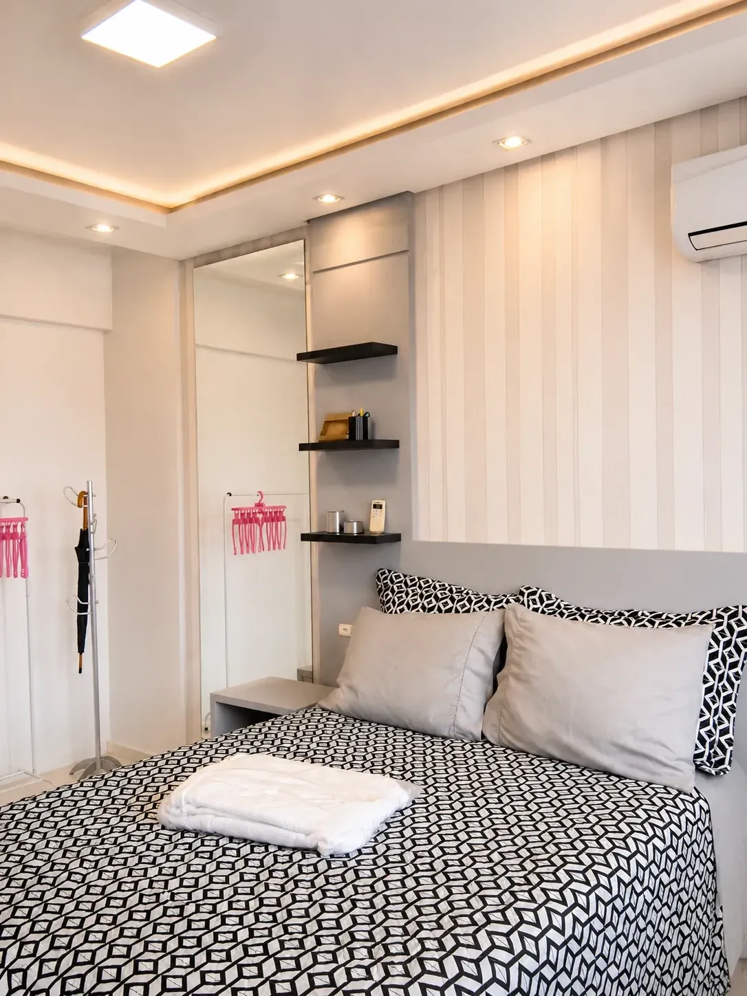 Imagem Apartamento com 2 Quartos à Venda, Locação ou Temporada, 72 metros em Centro - Florianópolis