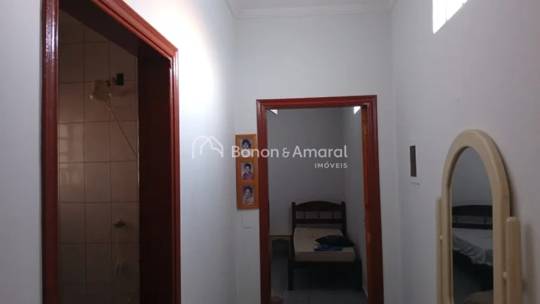 Imagem Localizado em uma região tranquila e agradável de Paulínia, este imóvel em estilo chácara é id...