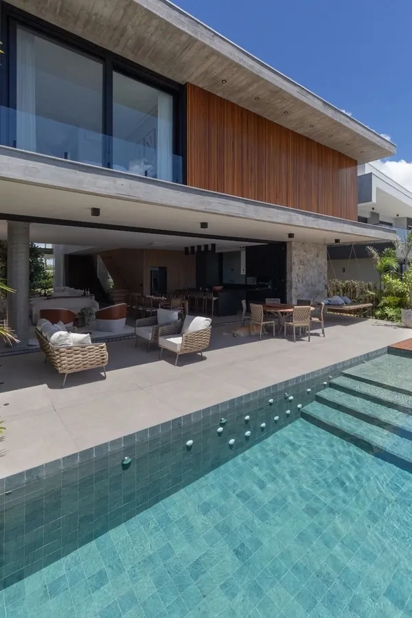 Imagem Sobrado beira Lago, mobiliado e decorado com 06 suítes
