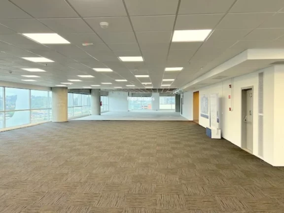 Imagem Conjunto comercial com 1180m² na Chácara Santo Antônio.