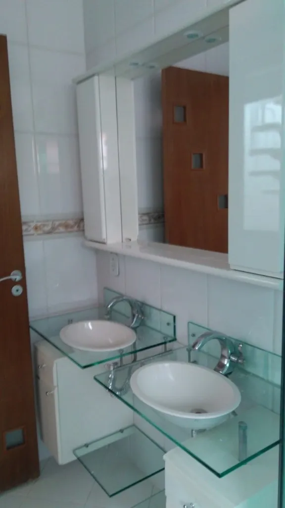 Imagem Sobrado para locação no Jardim Anália Franco, São Paulo-SP: 3 quartos, 3 suítes, 4 banheiros, 2 vagas, 160m².