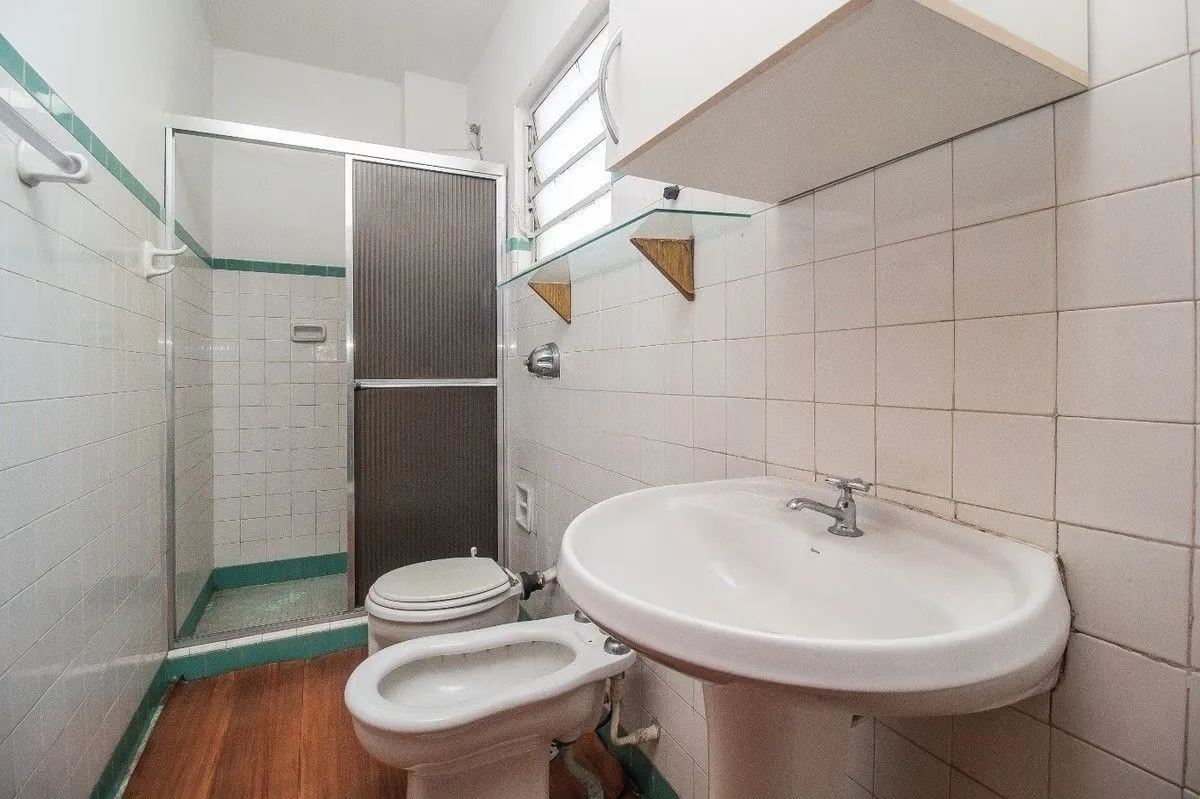 Imagem Apartamento de 1 quarto à venda no Edifício Britânia na Avenida Independência em Porto Alegre - 45,24 m² Privativos e Portaria 24h