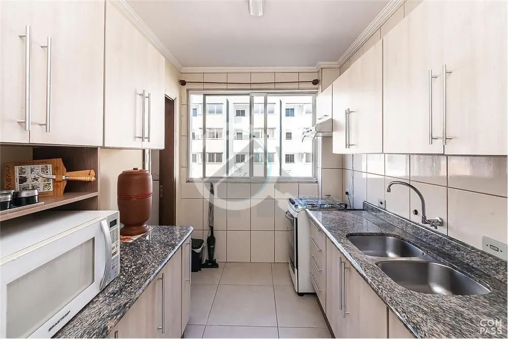 Imagem O apartamento localizado na Av. Getúlio Vargas, no bairro Menino Deus, é uma opção interessante ...