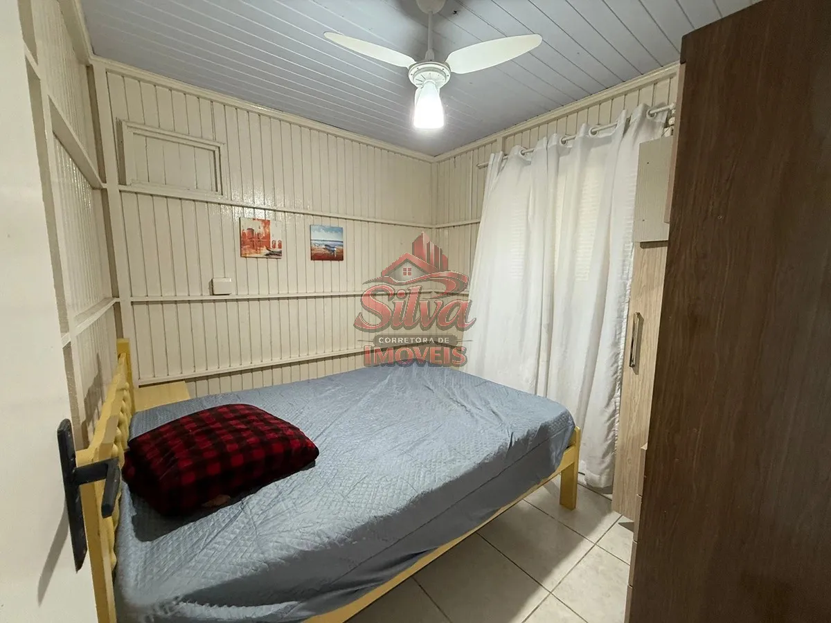 Imagem Casa 3 dormitórios com piscina a 250m do mar