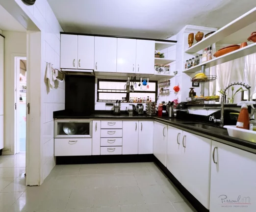 Imagem Excelente Casa no Itaguaçu com 4 quartos sendo 3 suites, piscina e área com churrasqueira. Esta Be...