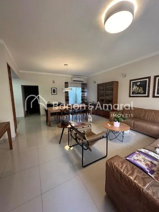 Imagem Casa com 196m² , 3 suítes, 5 banheiros, 4 vagas de garagem no Condomínio Campos do conde I Paulínia