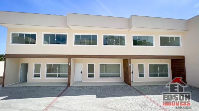 Imagem À venda casa em condomínio com 3 quartos, sendo 1 suíte e 2 demi-suíte