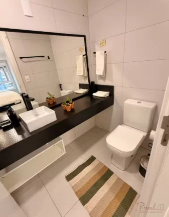 Imagem Descubra este moderno apartamento de aproximadamente 80 m², localizado no coração de Jurerê Lest...