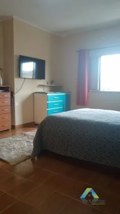 Imagem SANTO ANDRÉ Sobrado 200M², 3 dormitórios, 4 vagas com ótima localização e valor !!!