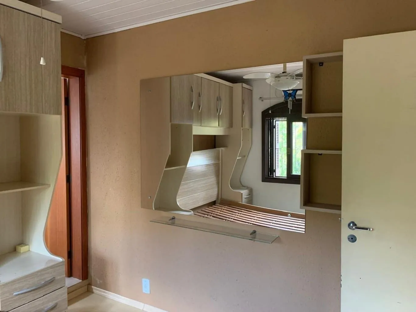 Imagem Casa em Condomínio de 3 dormitórios à venda em Tristeza, Porto Alegre.