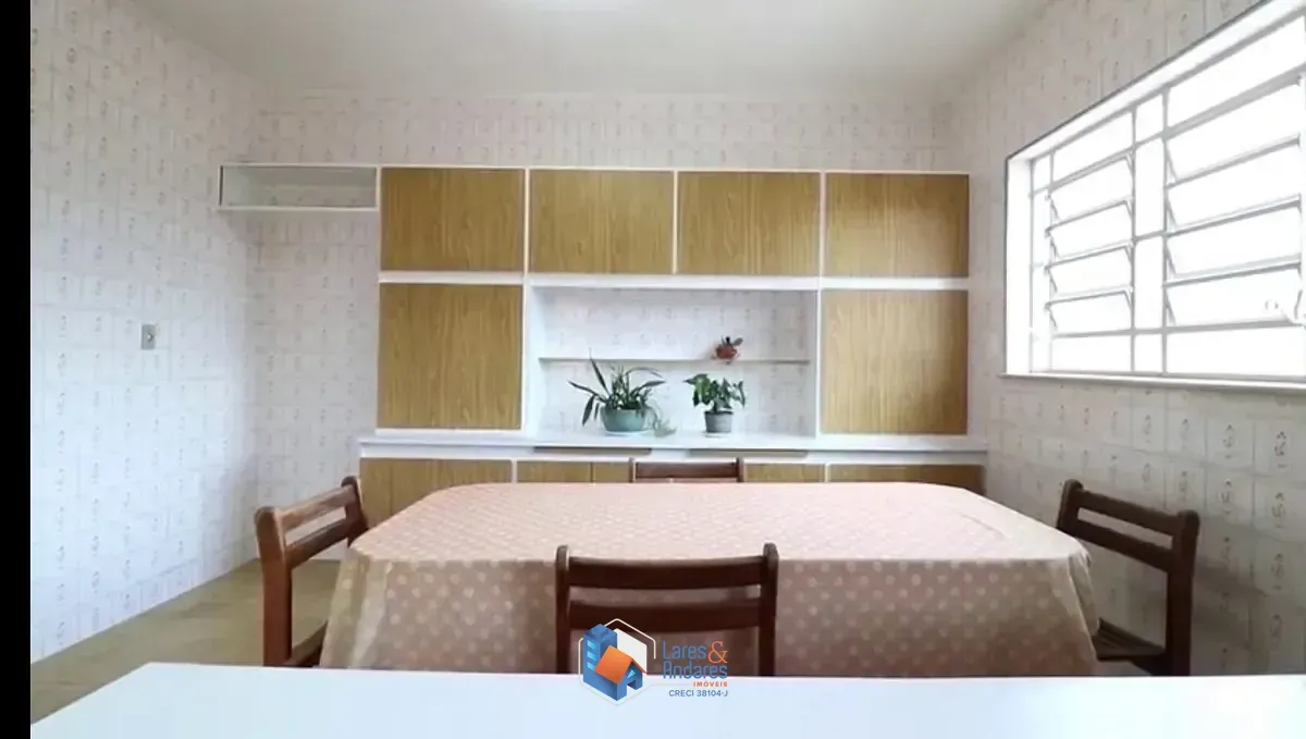 Imagem Casa para venda em Parque Peruche com 4 quartos, sendo 1 suíte, 228m²