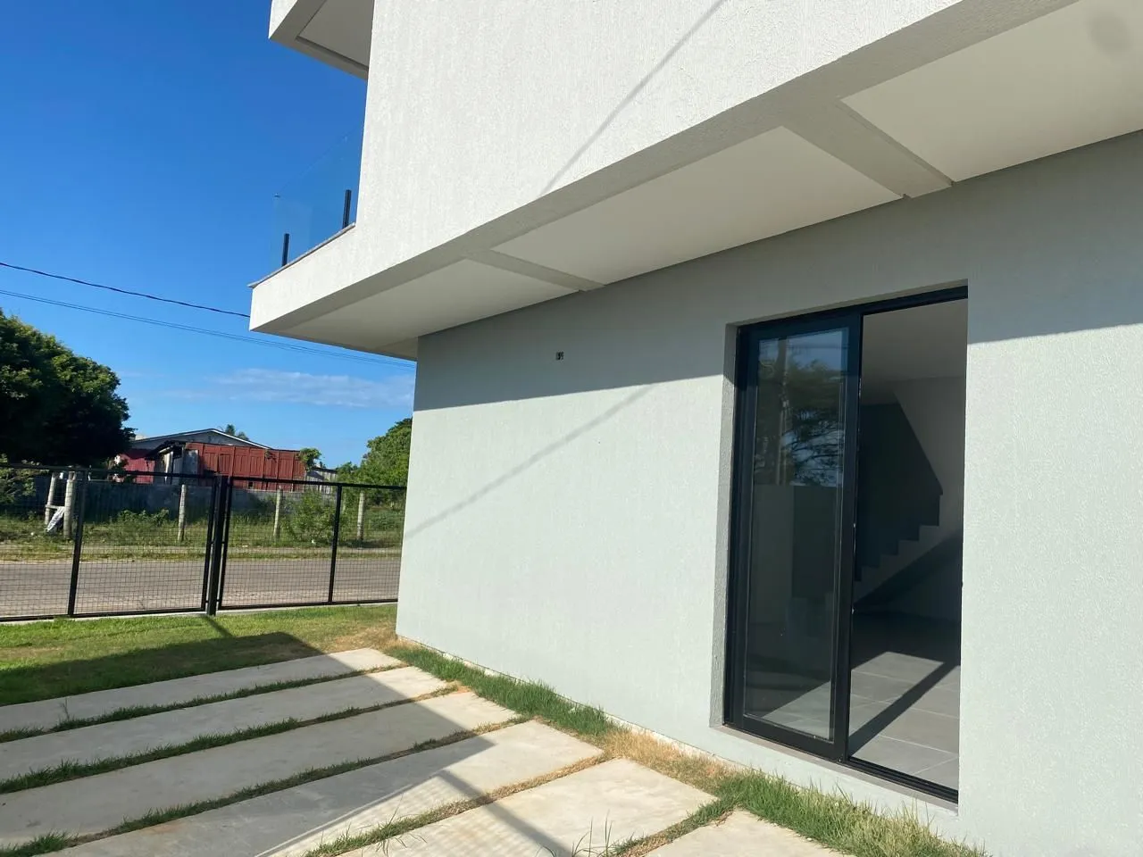 Imagem Casa com 03 quartos, sendo 01 suíte na Praia da Cal