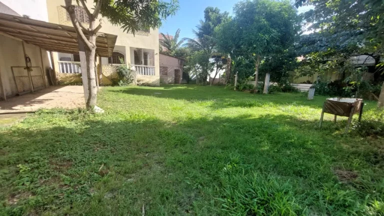 Imagem EXCELENTE TERRENO A VENDA COM CASA COM 4 QUARTOS NA PRAIA DO MORRO EM GUARAPARI-ES.