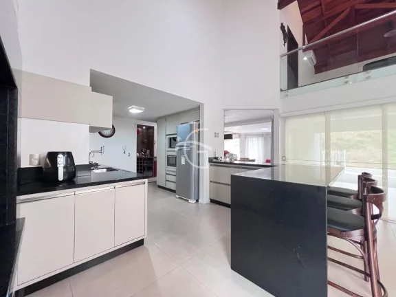 Imagem Excelente casa no Floresta com 220m² de área construída e um terreno de 600m² .