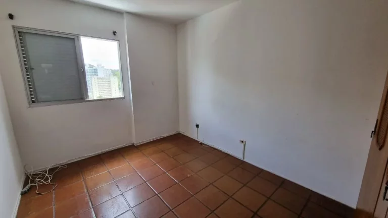 Imagem PITANGUEIRAS- AMPLO APARTAMENTO COM 2 DORMITÓRIOS + 3º DORMITÓRIO REVERSÍVEL , 02 VAGAS DE GARAGEM NO PRÉDIO.