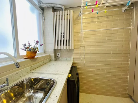 Imagem Belíssimo apartamento todo reformado FRENTE MAR-PORTEIRA FECHADA!