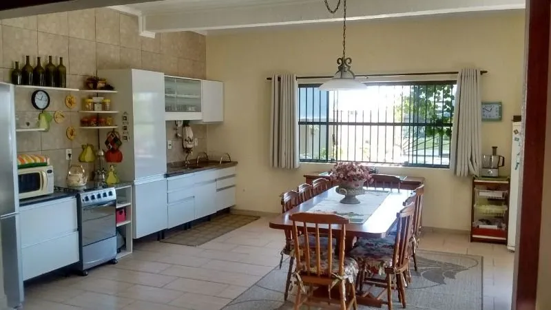 Imagem Casa para Venda - 200m², 3 dormitórios, 2 vagas - Centro
