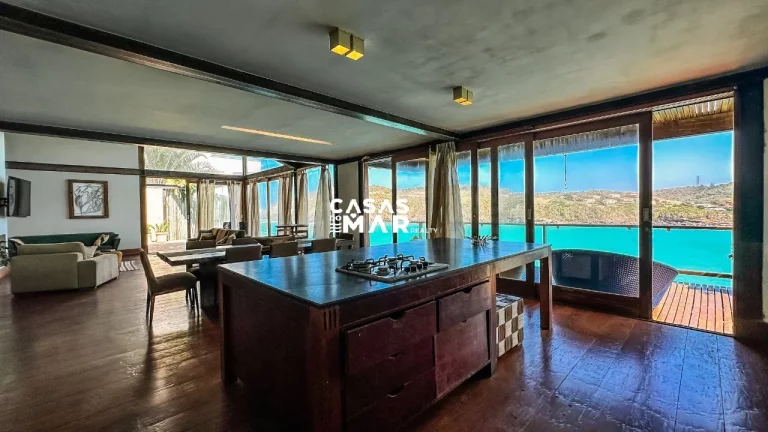 Imagem Casa Frente Mar de Luxo em Búzios-RJ: 5 Suítes, 3 Salas, 8 Banheiros, 3 Vagas, 400m².