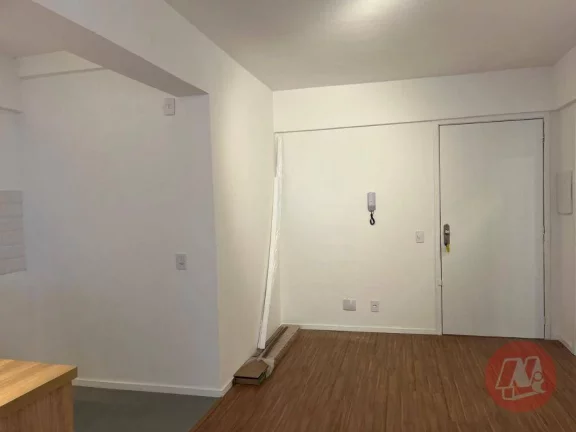 Imagem Na rua dos Andradas, apartamento rodo reformado.