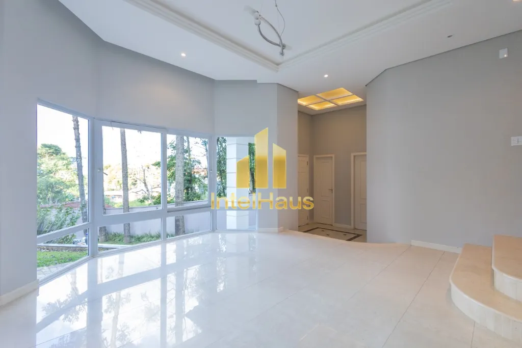 Imagem Esta residência de 487 m² no Campo Comprido é uma oportunidade estratégica para quem busca ampli...