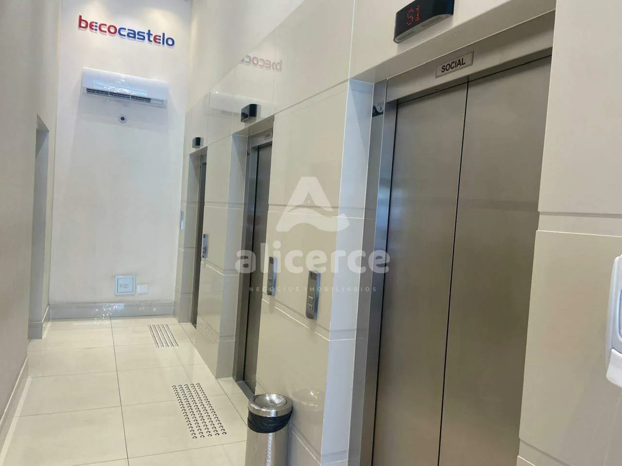 Imagem Sala Comercial para Aluguel em Florianópolis - Estreito/ Beira Mar Continental