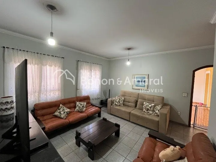Imagem Casa assobradada à venda com 4 quartos no Jardim Nova Europa, Campinas