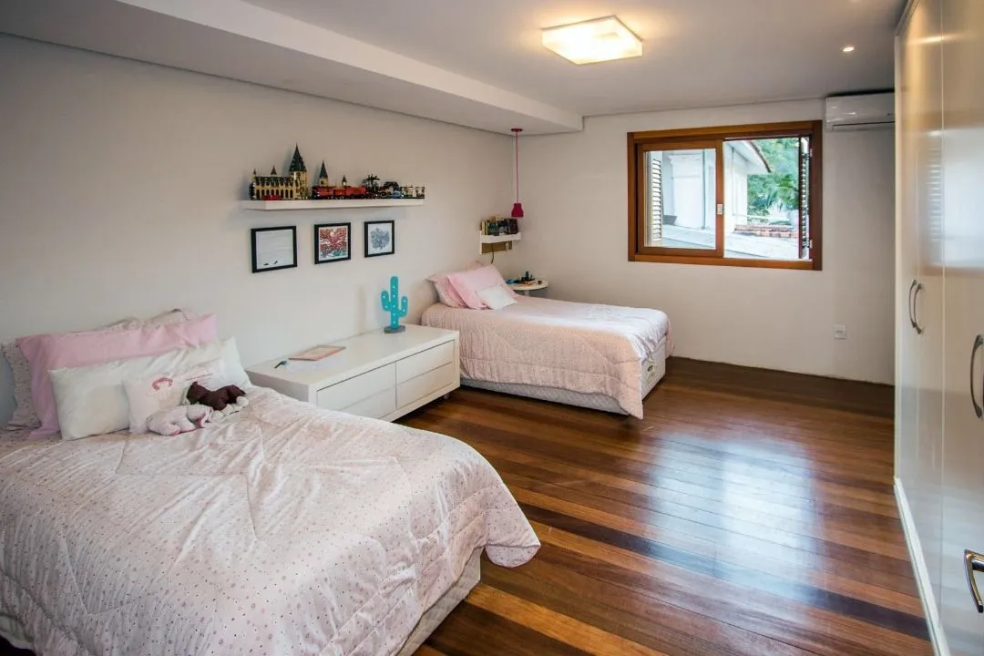 Imagem Casa para Venda - 420m², 4 dormitórios, sendo 3 suites, 5 vagas - Tristeza