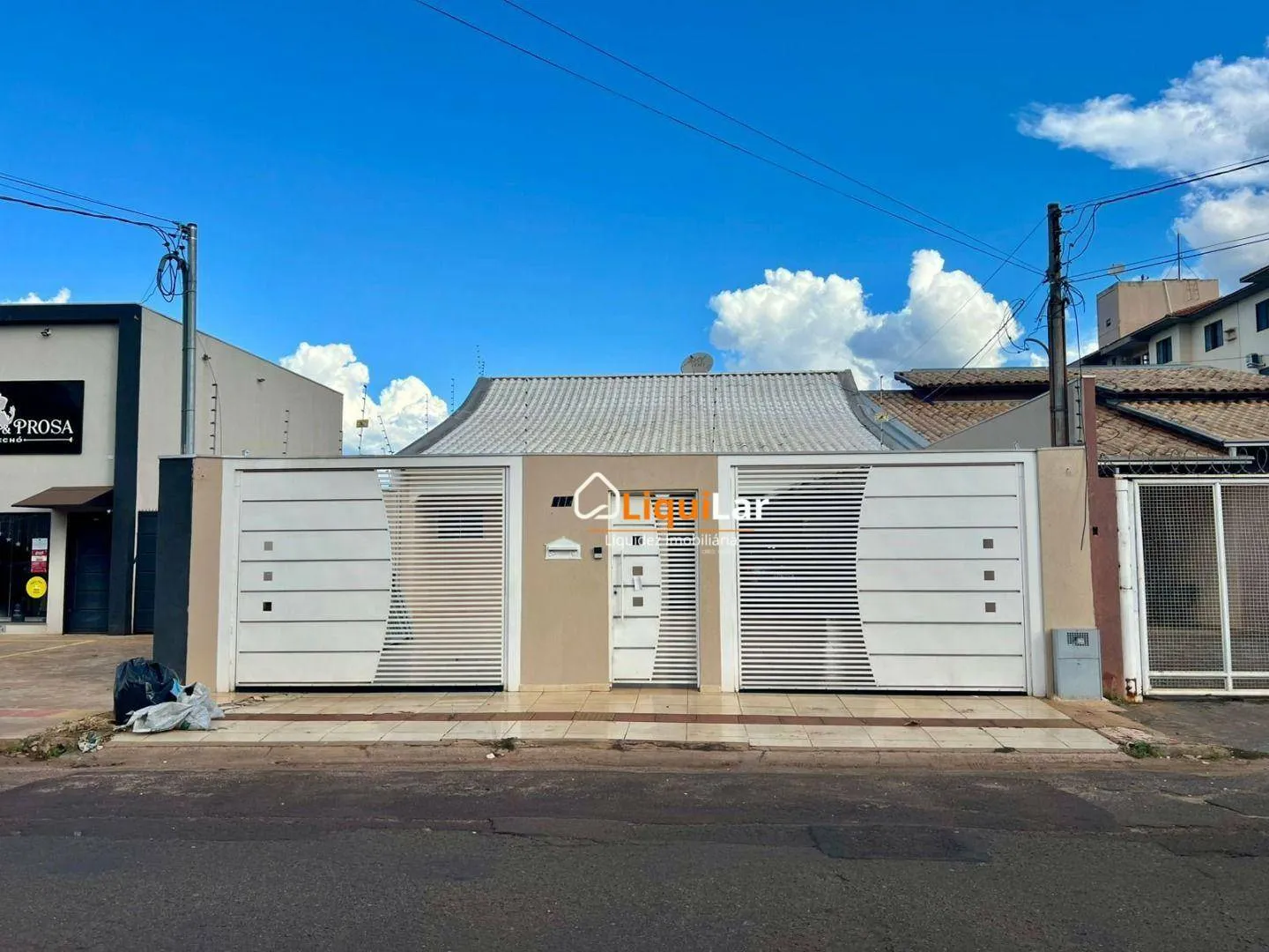 Imagem Imóvel Amplo com Dupla Aptidão Residencial ou Comercial em Terreno de 600 m² com Varanda Gourmet