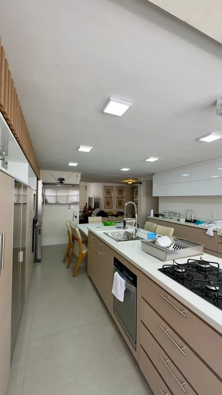 Imagem MÁFFER IMÓVEIS ALUGA - COBERTURA 3 DORMITÓRIOS, MOBILIADA com 500m² de área privativa, 2 Vagas de garagem, Av. Cristóvão Colombo - Higienópolis | Porto Alegre/RS