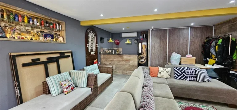 Imagem Casa para alugar com 5 quartos, sendo 2 suítes, em Alto da Lapa, São Paulo - SP