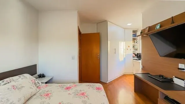 Imagem Apartamento Amplo com Suíte, Sacada Integrada e Vaga