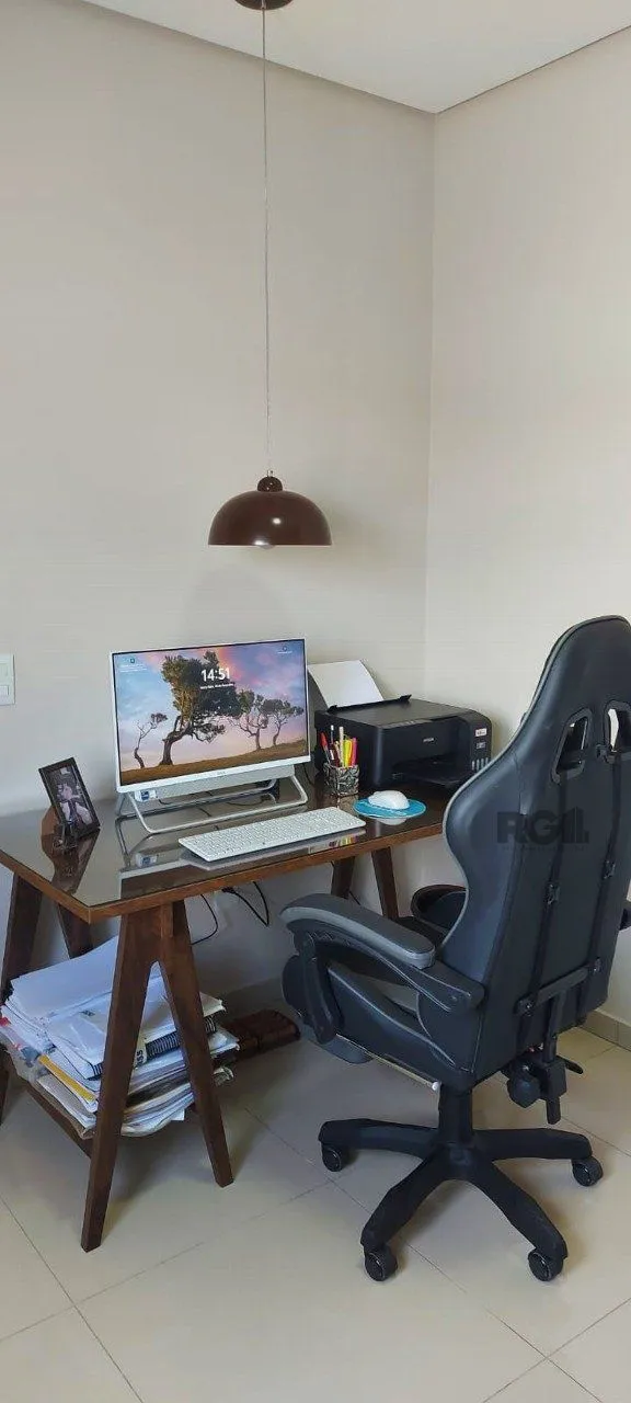 Imagem Casa com 2 dormitórios, sendo 1 suíte no bairro Florida em Guaíba