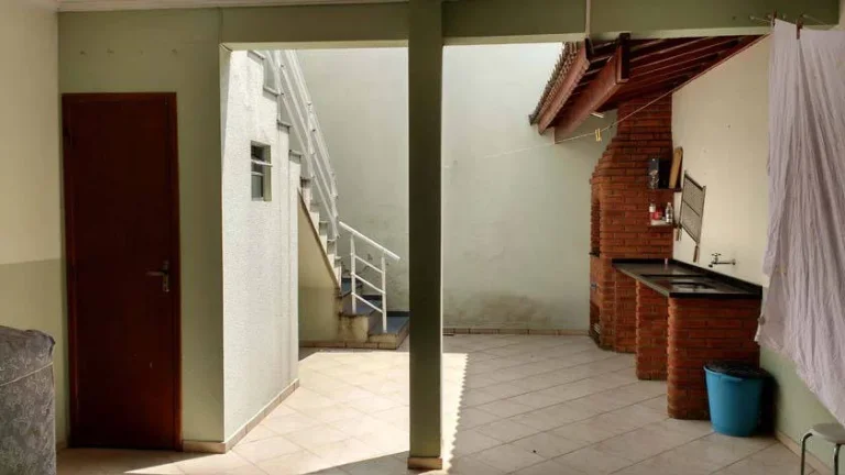 Imagem Sobrado com 243 m² 4 Suítes, 7 Vagas, Quintal com Churrasqueira