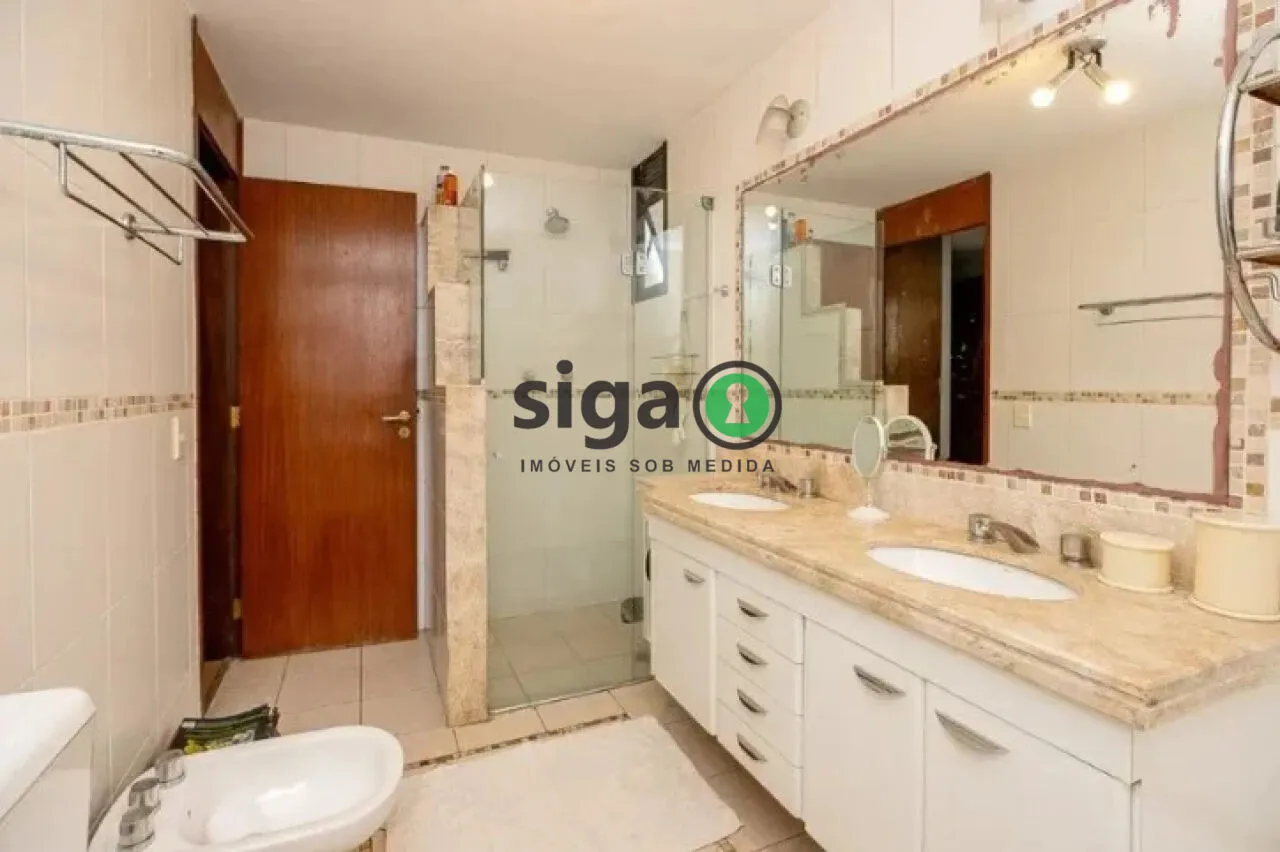 Imagem Apartamento no Itaim disponível para venda ou locação, de 225 m2, 3 quartos e 2 vagas.