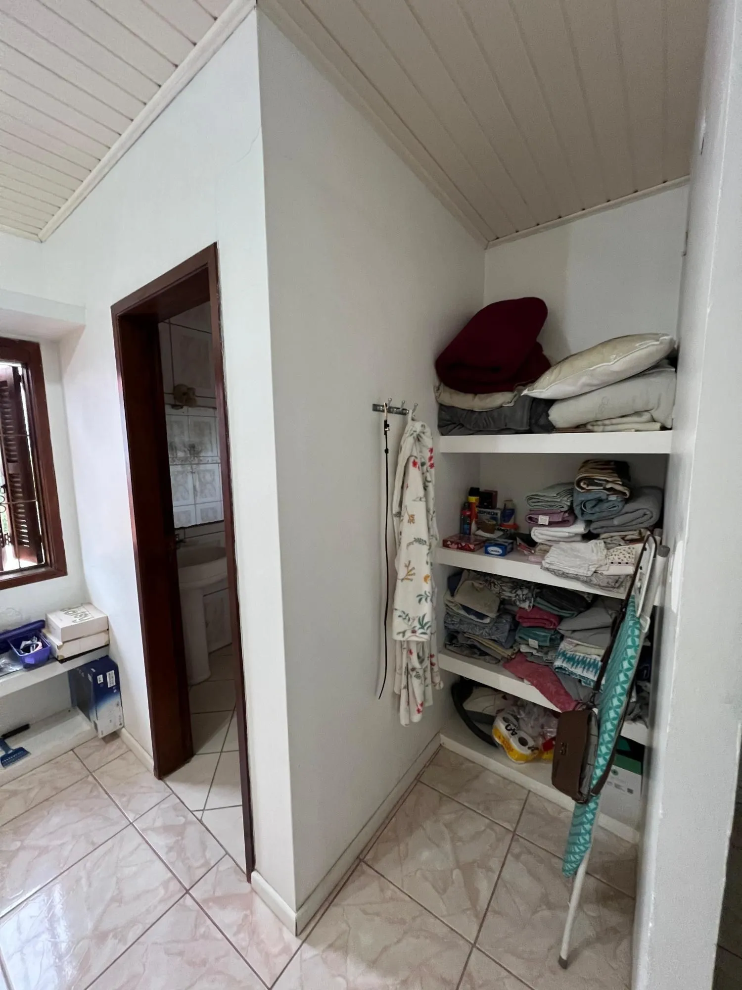 Imagem Casa Residencial Semimobiliada com 2 Suítes e Piscina em Viamão, RS