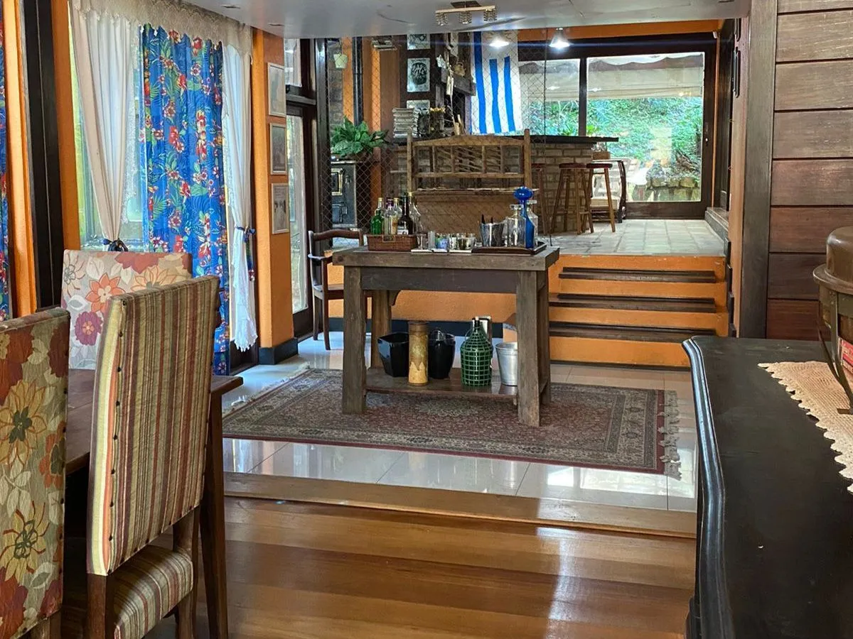 Imagem Casa com 7 dormitorios para venda Bairro Espírito Santo Porto Alegre, com 6 vagas.