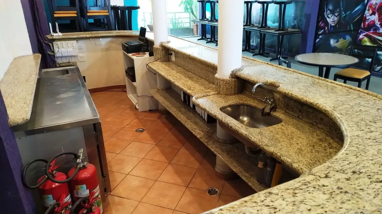 Imagem Salão Comercial de Alto Padrão para Locação na Vila Carvalho, Sorocaba-SP: 1 Sala, 2 Banheiros, 160m² de Área