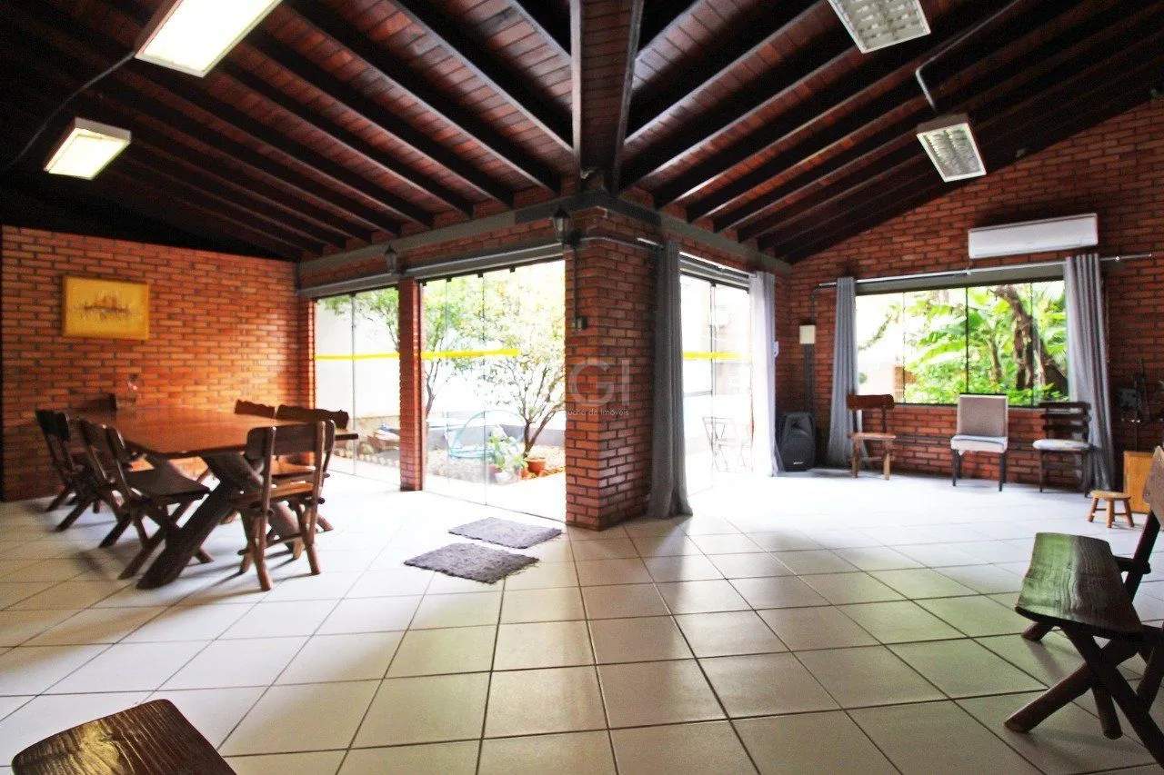 Imagem Casa para Venda - 464.5m², 3 dormitórios, sendo 1 suites, 3 vagas - Petrópolis